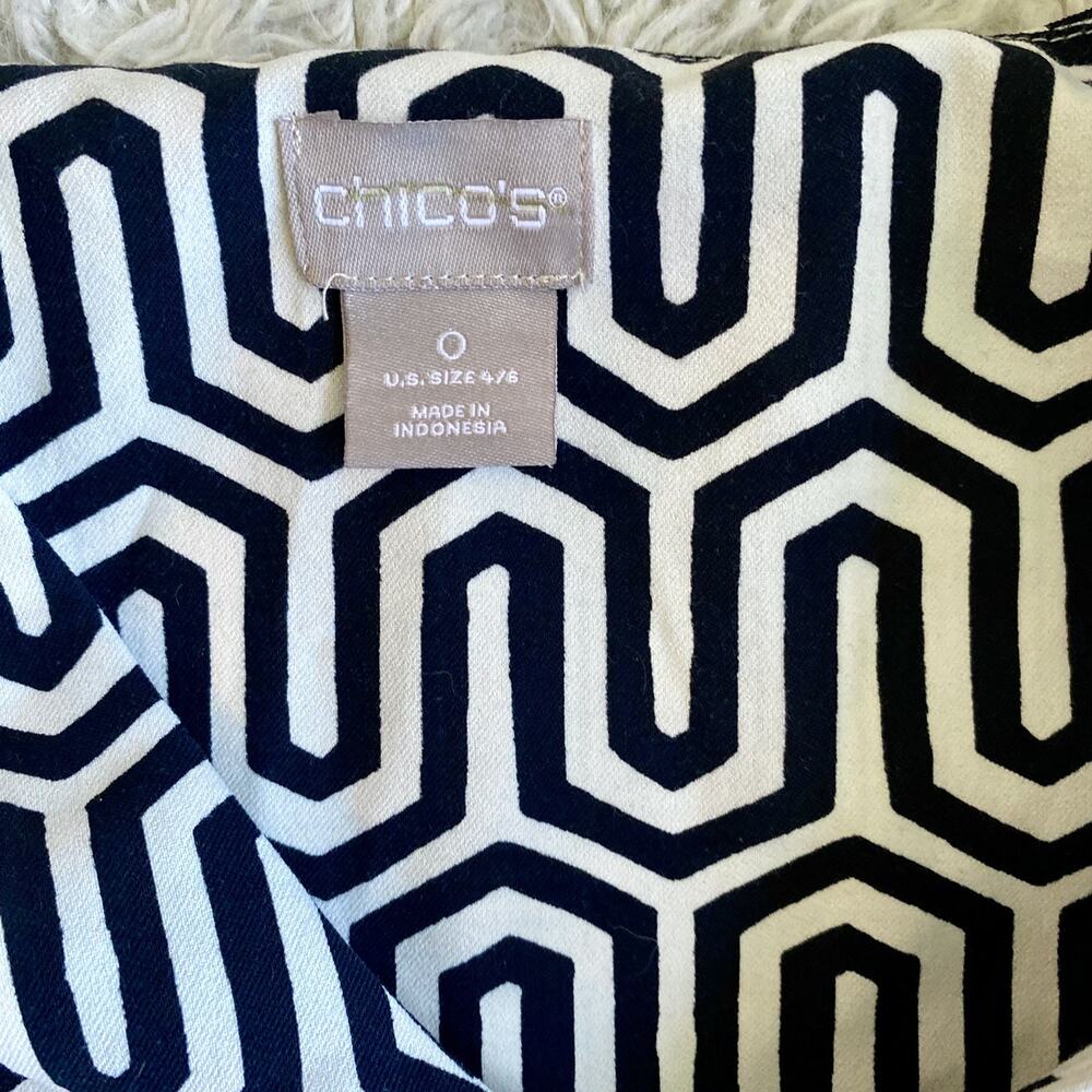 Chico's Geometric Print V-Neck Wedge Tunic Black White Size 0 Small 4/6 EUC - Picture 7 of 8